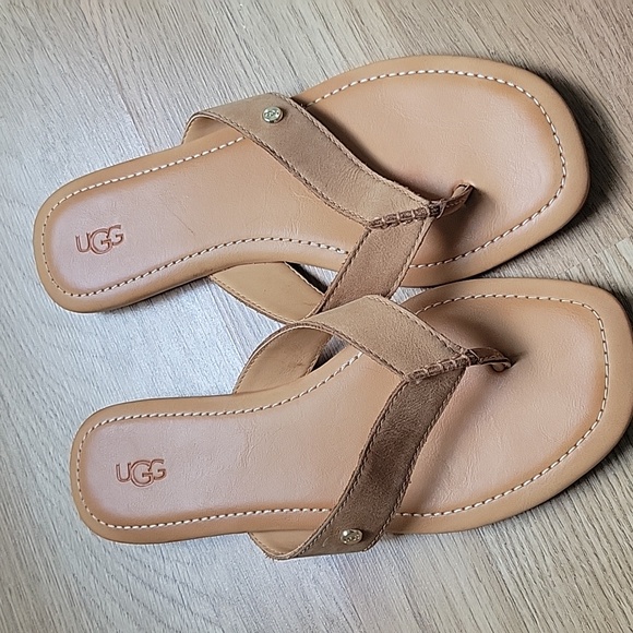 UGG Shoes - UGG Carey Flip Slide size 9